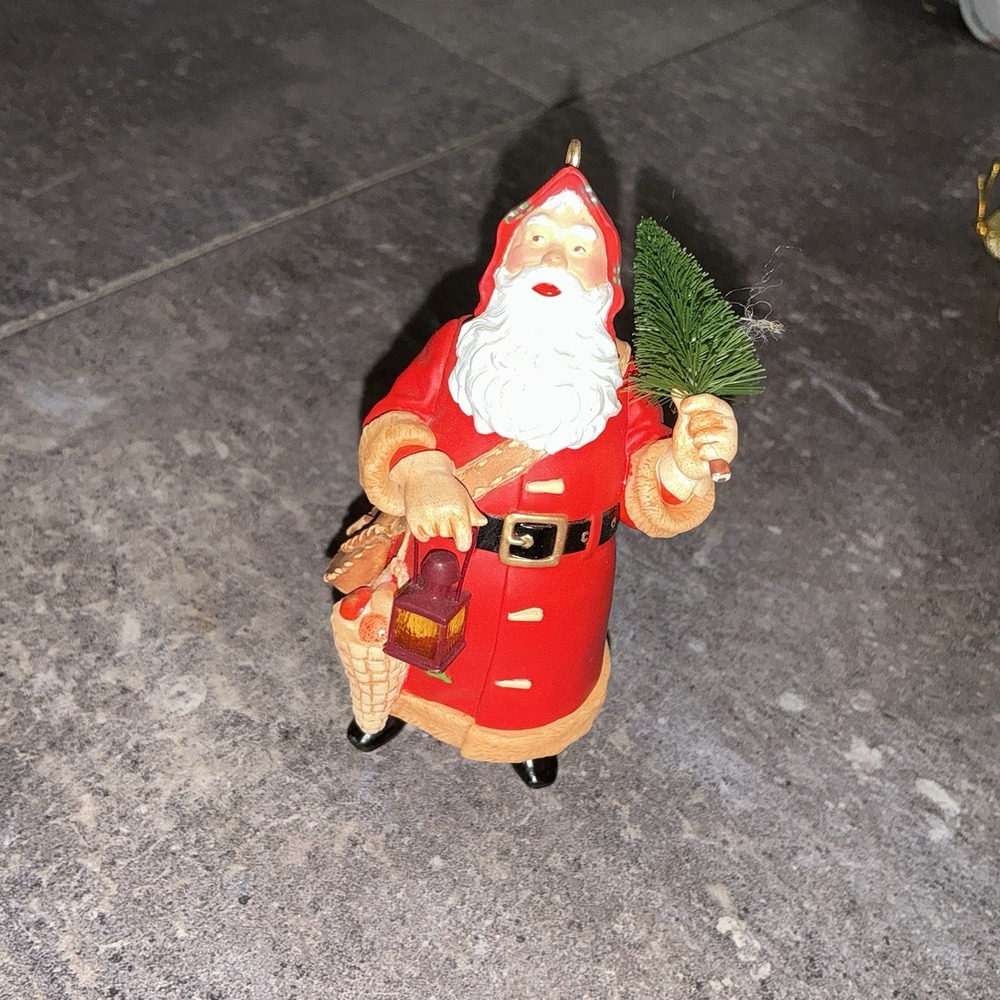 Hallmark Keepsake Ornament WINTERBERRY SANTA Christmas Tree 2000